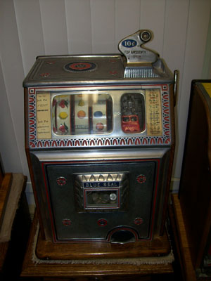 Antique Pace Delux Slot Machine