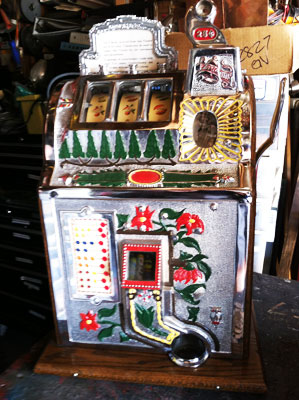 Mills Poinsettia Antique Slot Machine